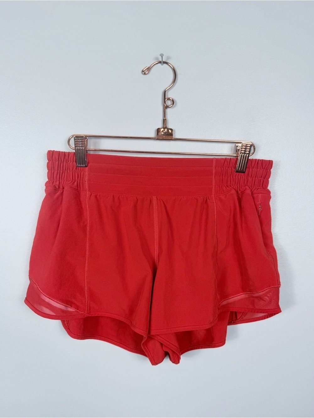Lululemon hot heat red hotty hot high rise lined athletic fast dry shorts size 8